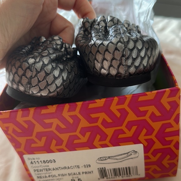 TORY BURCH Silver Reva Foil Fish Scale Ballet Flats - Picture 6 of 8